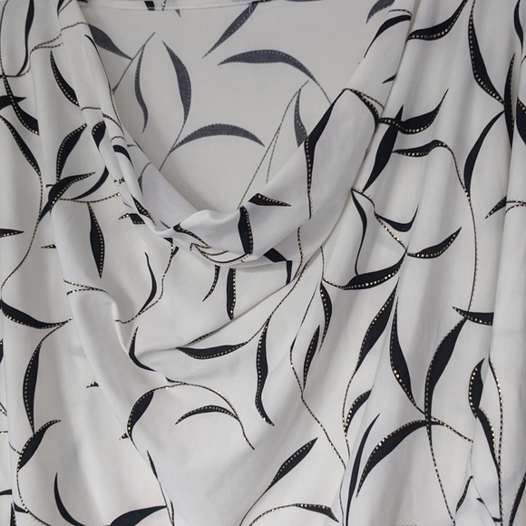 Women top blouse, size M. - Picture 2 of 7